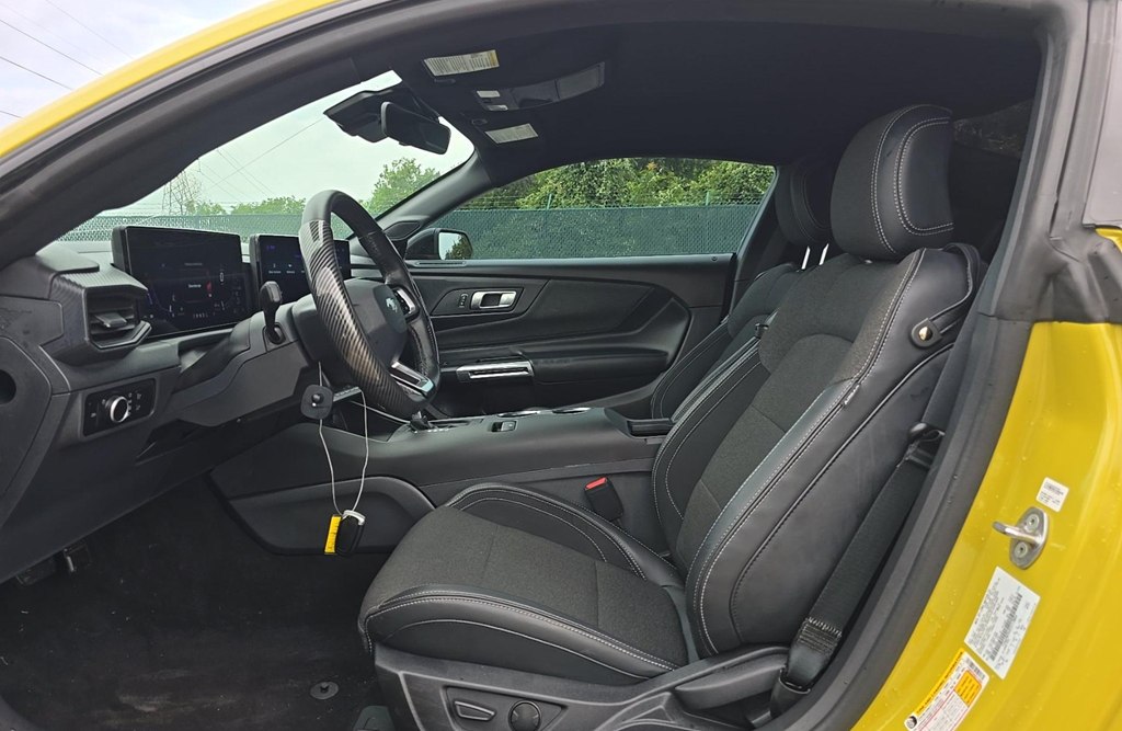 Photo 8 of this FORD MUSTANG