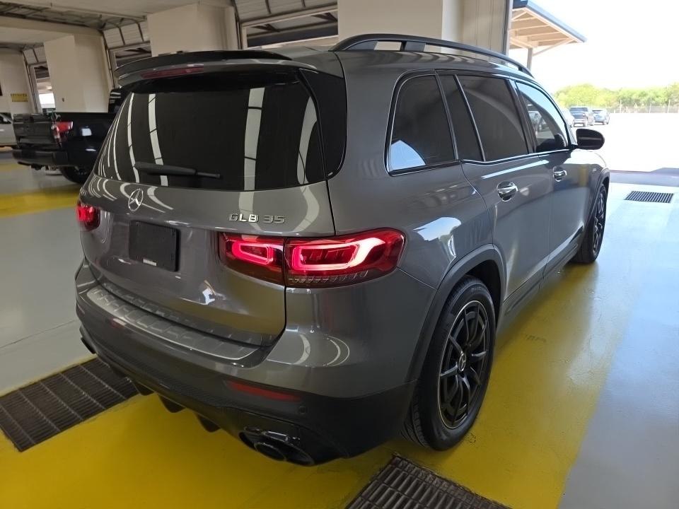 Photo 5 of this MERCEDES-BENZ GLB