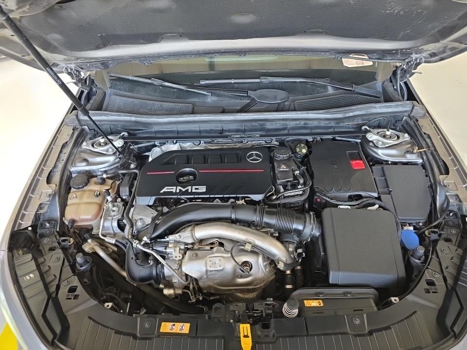 Photo 11 of this MERCEDES-BENZ GLB
