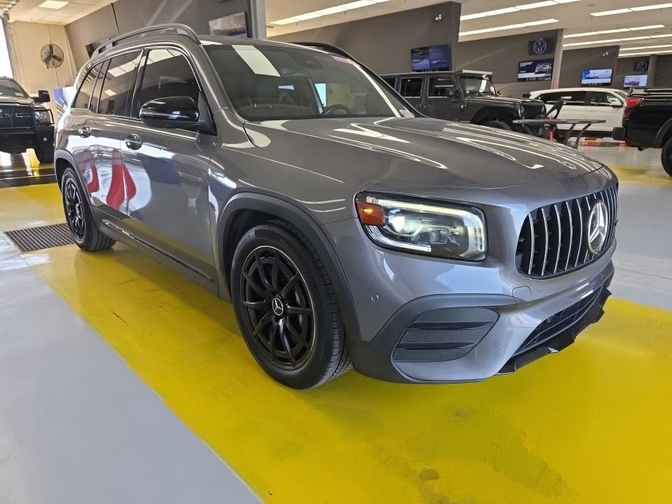 Photo 2 of this MERCEDES-BENZ GLB
