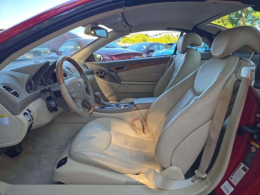 Photo 6 of this MERCEDES-BENZ SL-CLASS