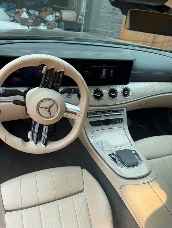 Photo 3 of this MERCEDES-BENZ E-CLASS