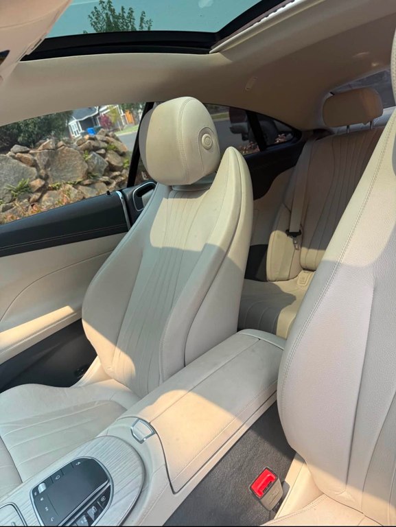 Photo 4 of this MERCEDES-BENZ E-CLASS