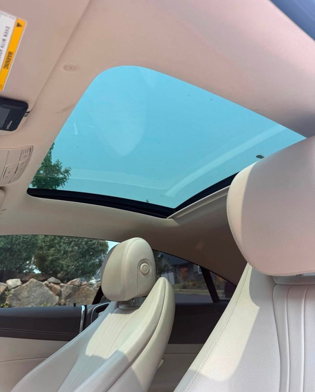 Photo 5 of this MERCEDES-BENZ E-CLASS