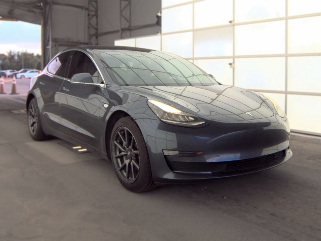 Photo 3 of this TESLA MODEL 3