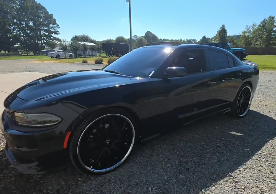 Photo 2 of this DODGE CHARGER