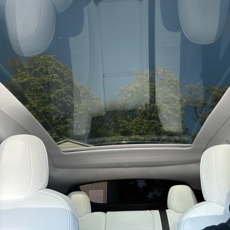 Photo 14 of this TESLA MODEL Y