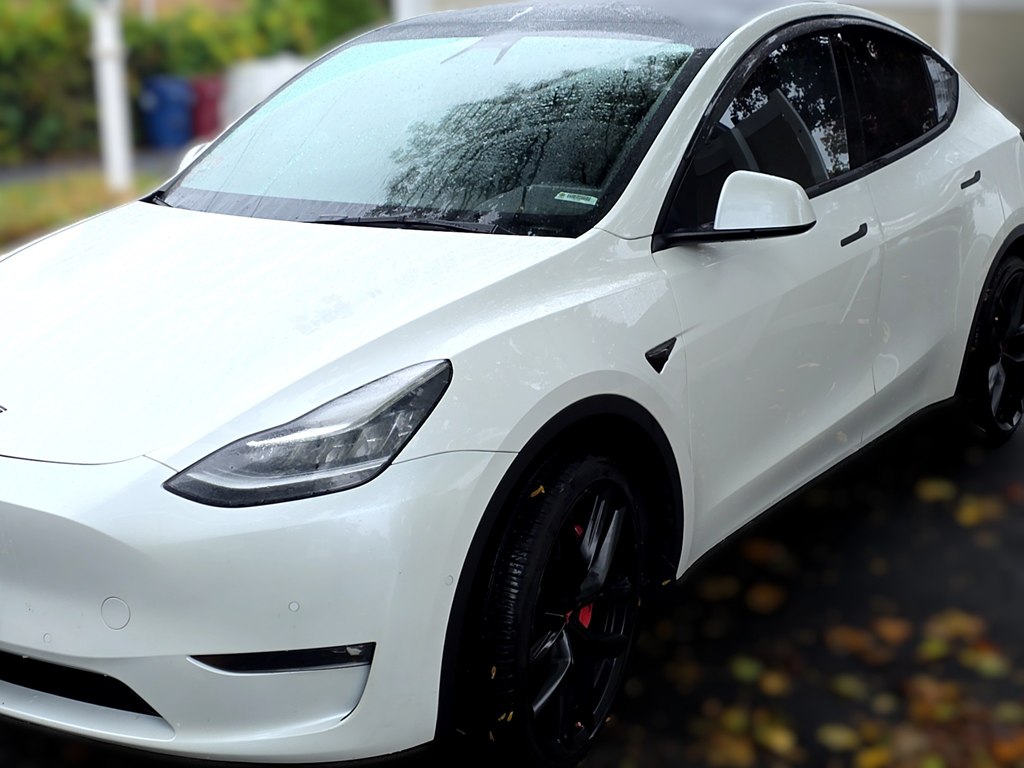Photo 2 of this TESLA MODEL Y