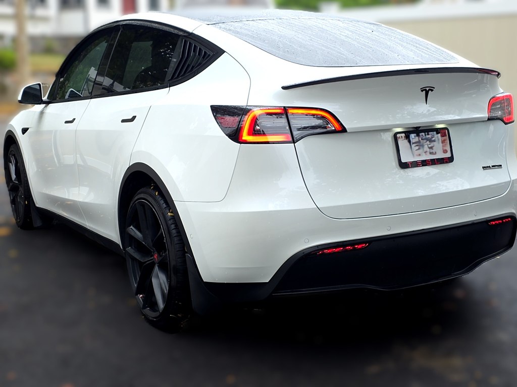 Photo 3 of this TESLA MODEL Y