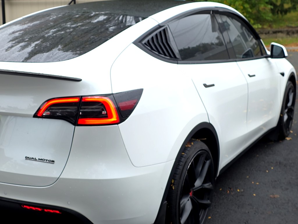Photo 5 of this TESLA MODEL Y