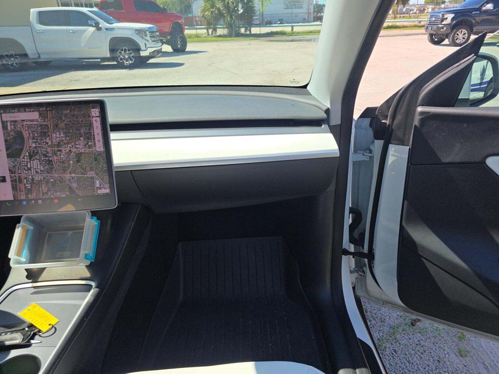 Photo 8 of this TESLA MODEL Y