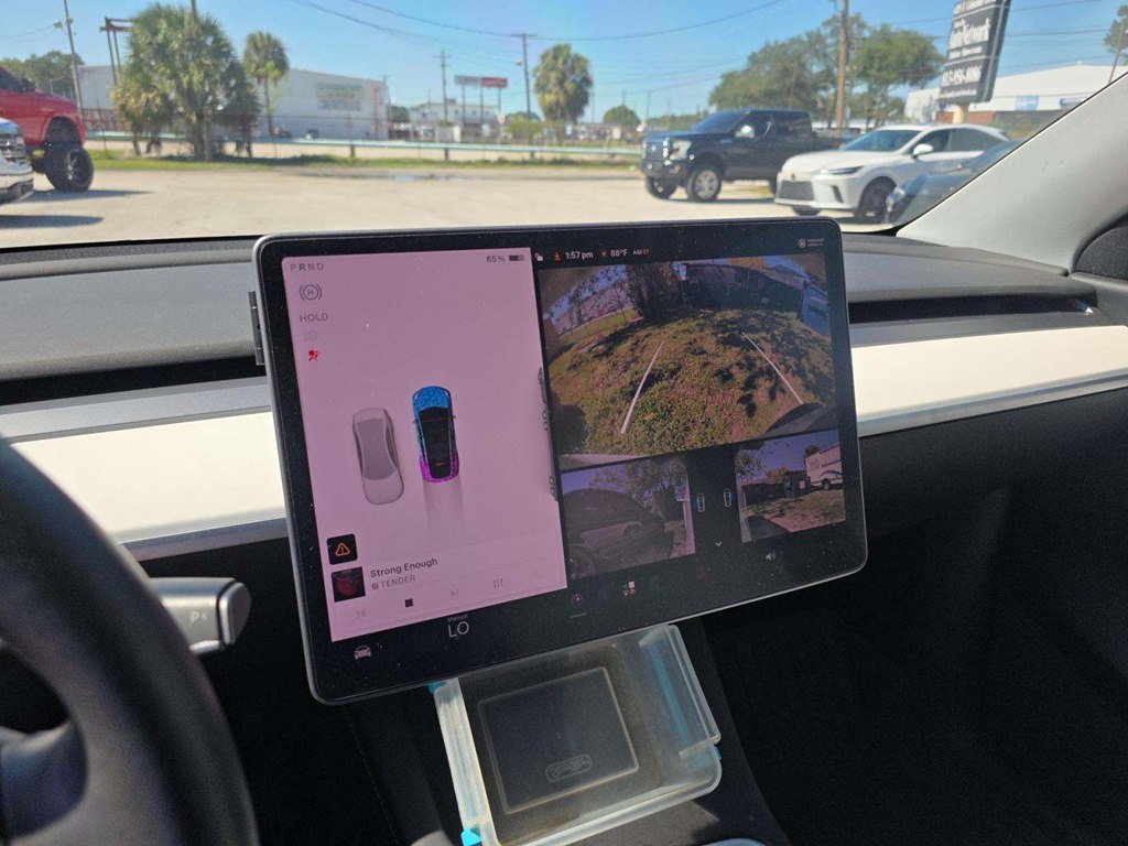 Photo 4 of this TESLA MODEL Y