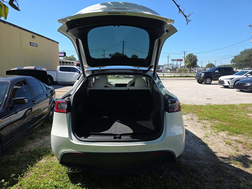 Photo 14 of this TESLA MODEL Y