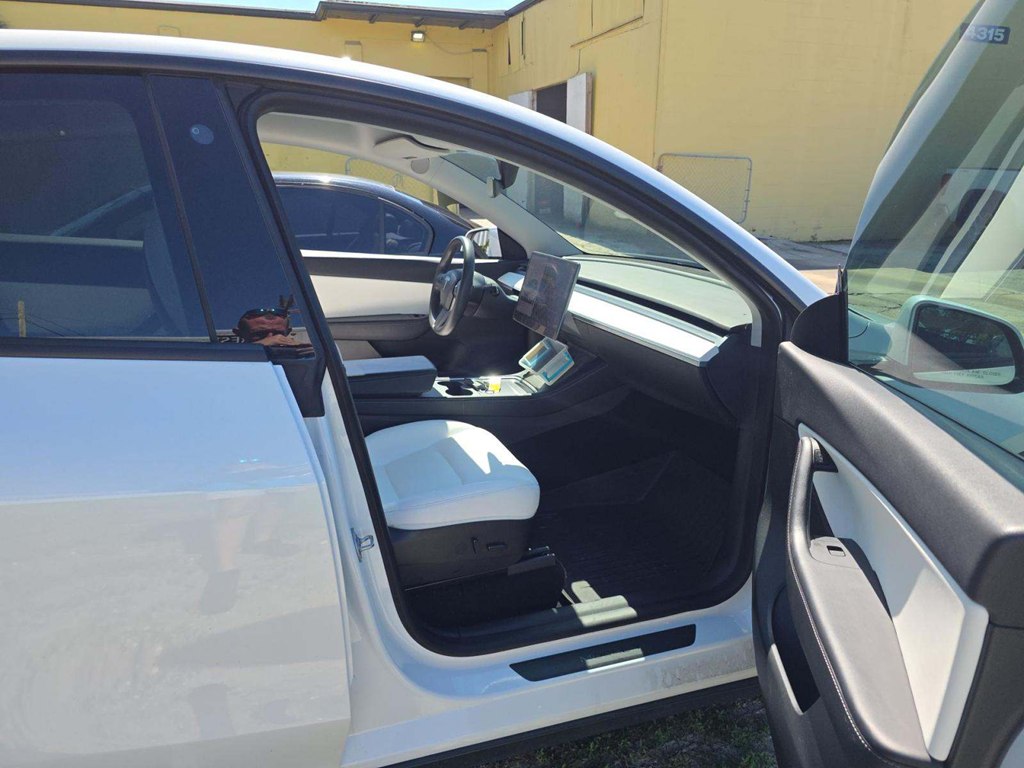 Photo 2 of this TESLA MODEL Y