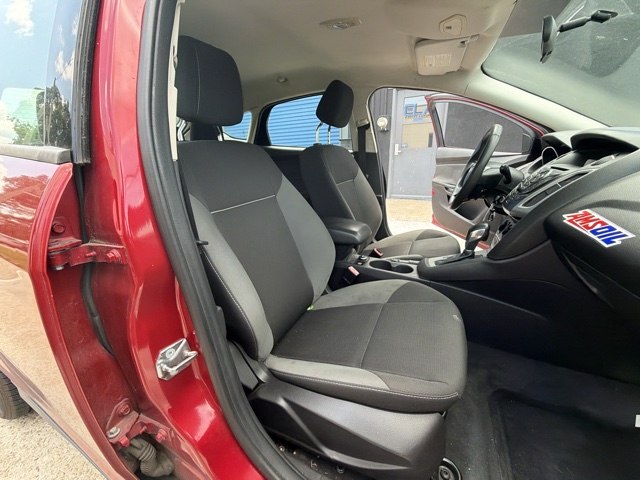 Photo 15 of this FORD FOCUS