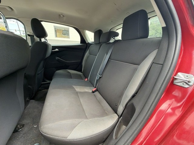 Photo 13 of this FORD FOCUS