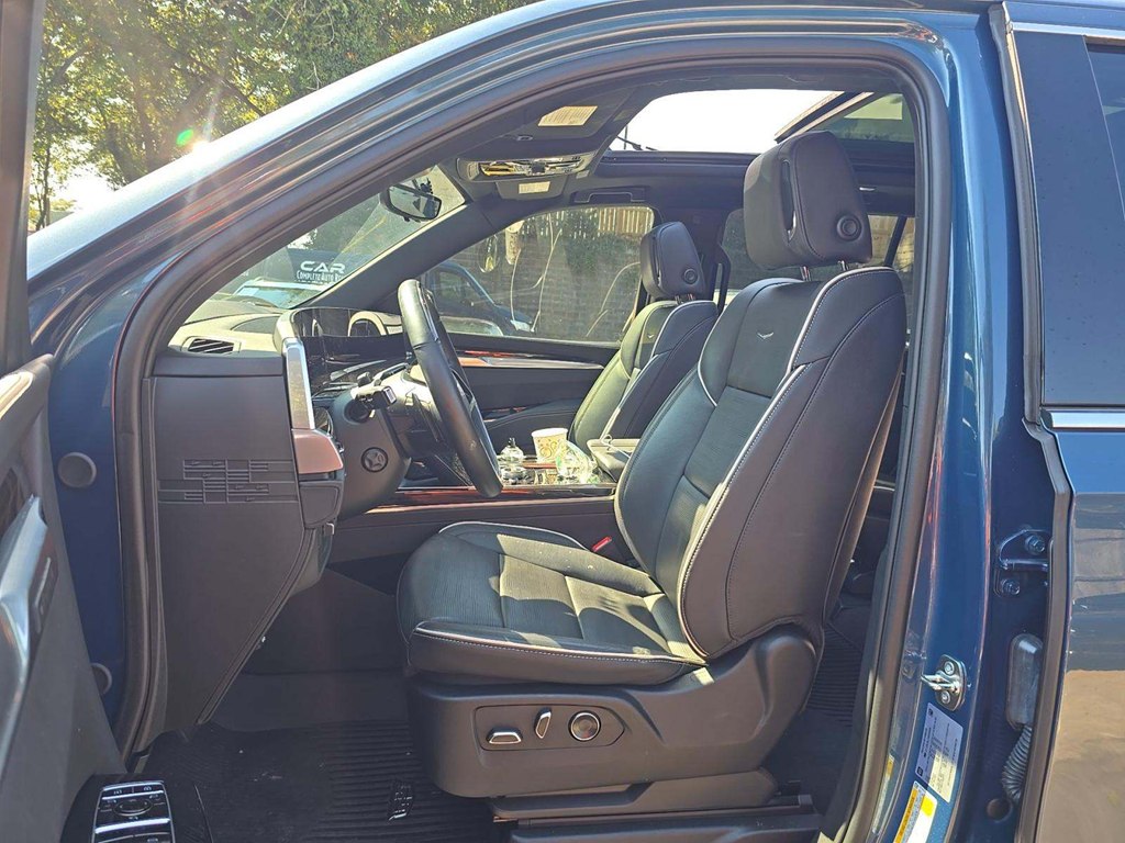 Photo 6 of this CADILLAC ESCALADE