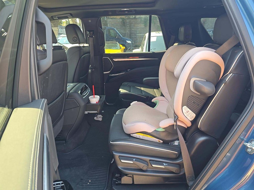 Photo 7 of this CADILLAC ESCALADE