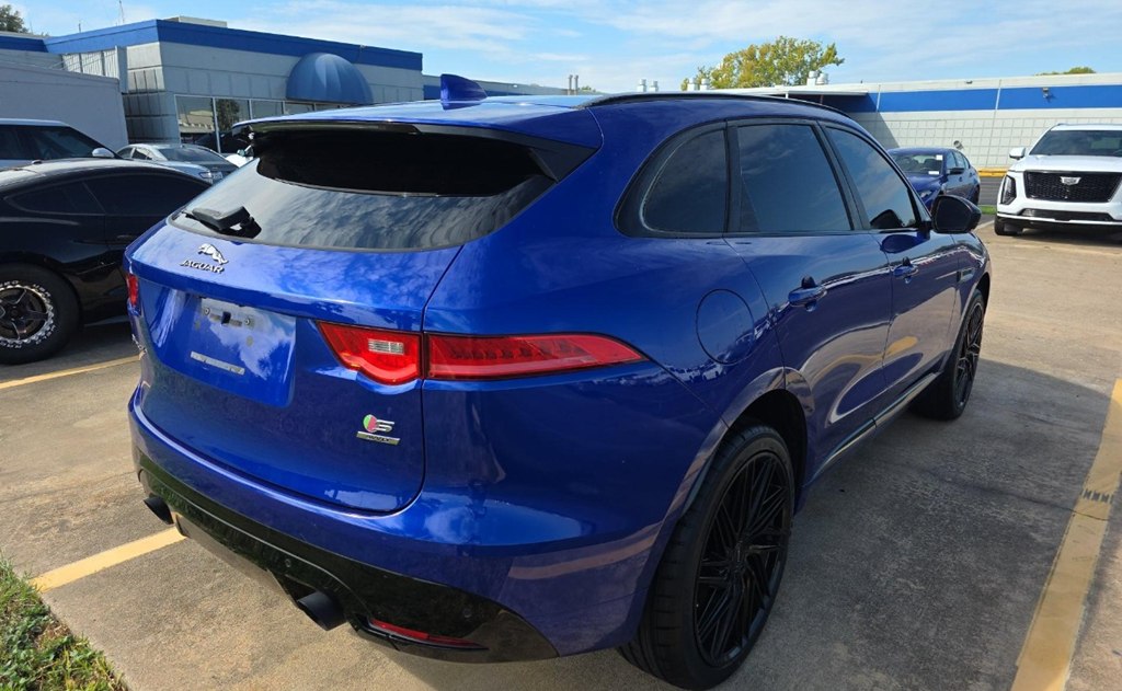 Photo 4 of this JAGUAR F-PACE