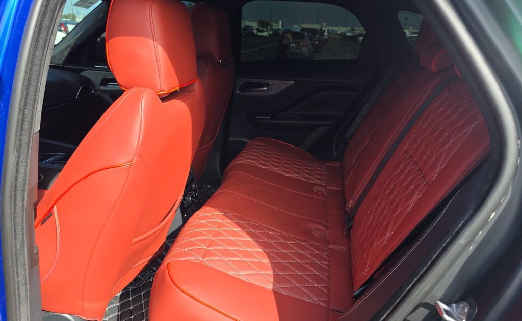 Photo 11 of this JAGUAR F-PACE