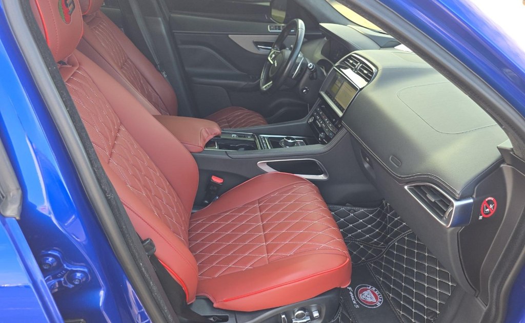Photo 8 of this JAGUAR F-PACE