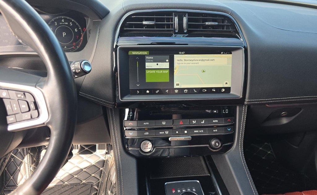 Photo 10 of this JAGUAR F-PACE