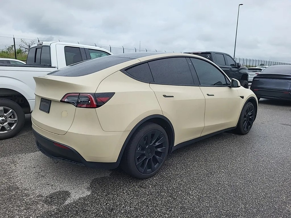 Photo 4 of this TESLA MODEL Y