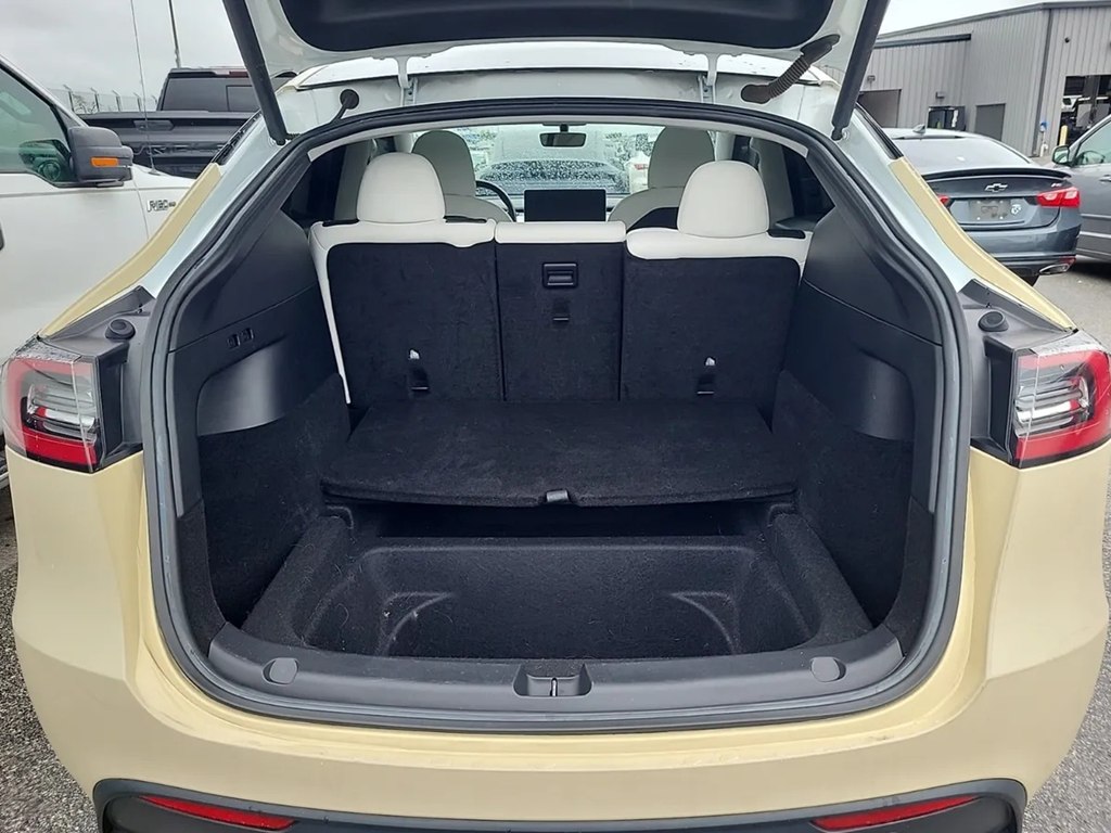 Photo 11 of this TESLA MODEL Y