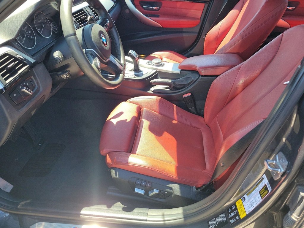 Photo 5 of this BMW 3 SERIES