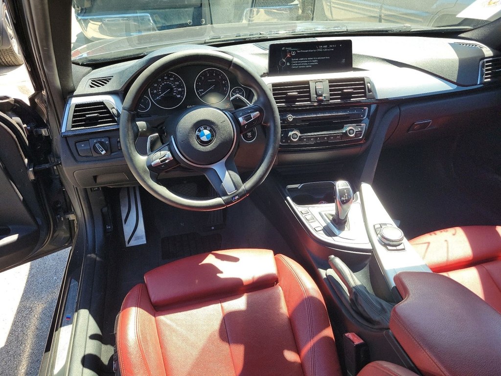 Photo 4 of this BMW 3 SERIES