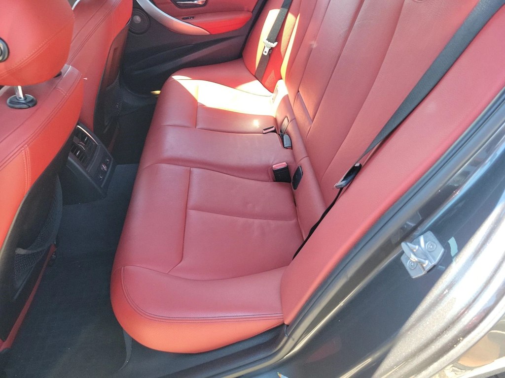 Photo 6 of this BMW 3 SERIES