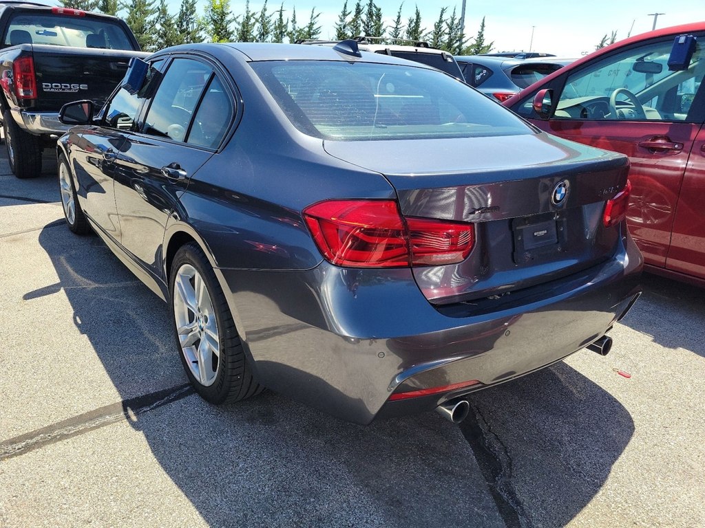 Photo 3 of this BMW 3 SERIES