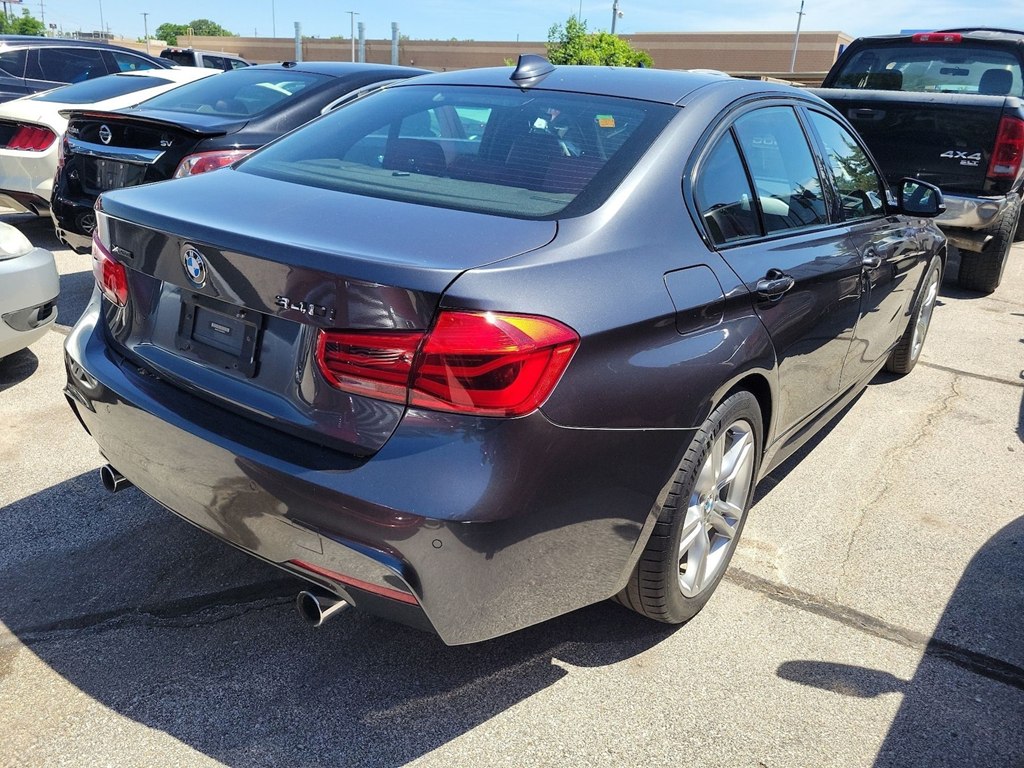 Photo 2 of this BMW 3 SERIES