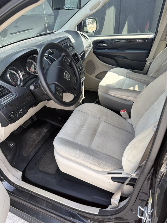 Photo 4 of this DODGE GRAND CARAVAN