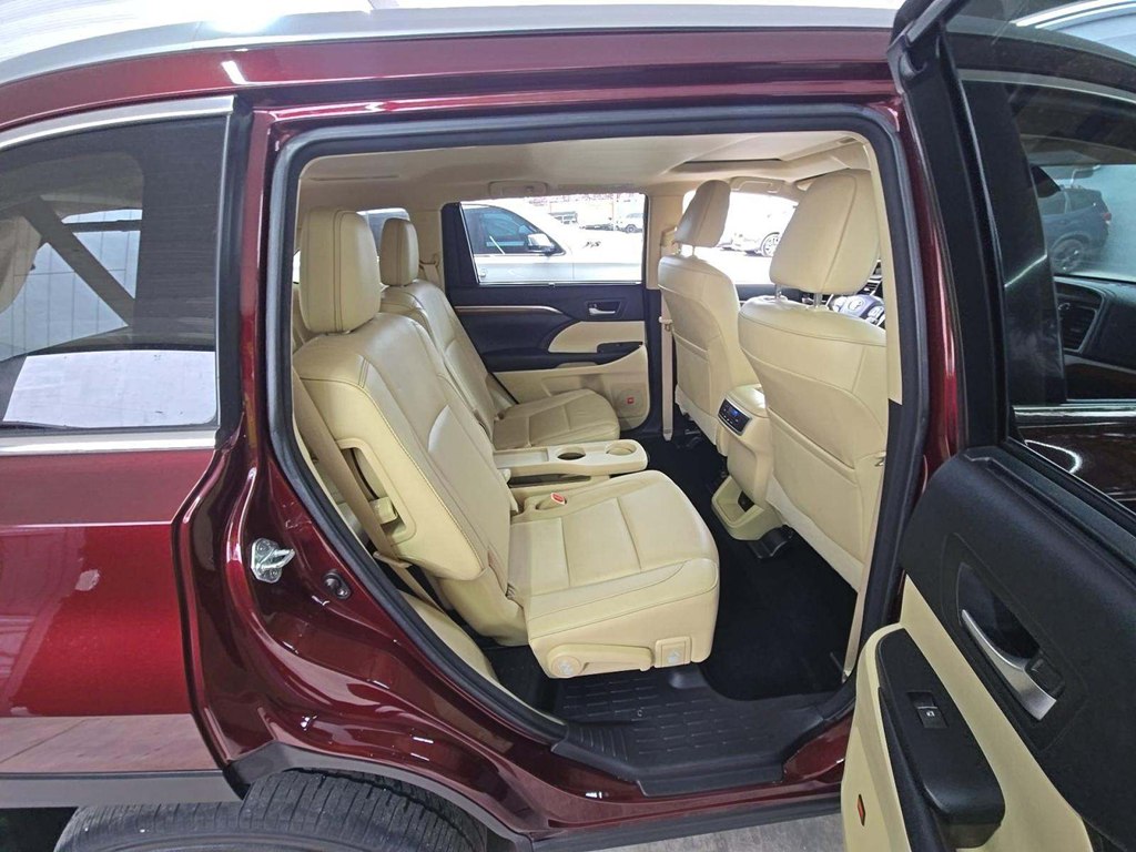 Photo 17 of this TOYOTA HIGHLANDER