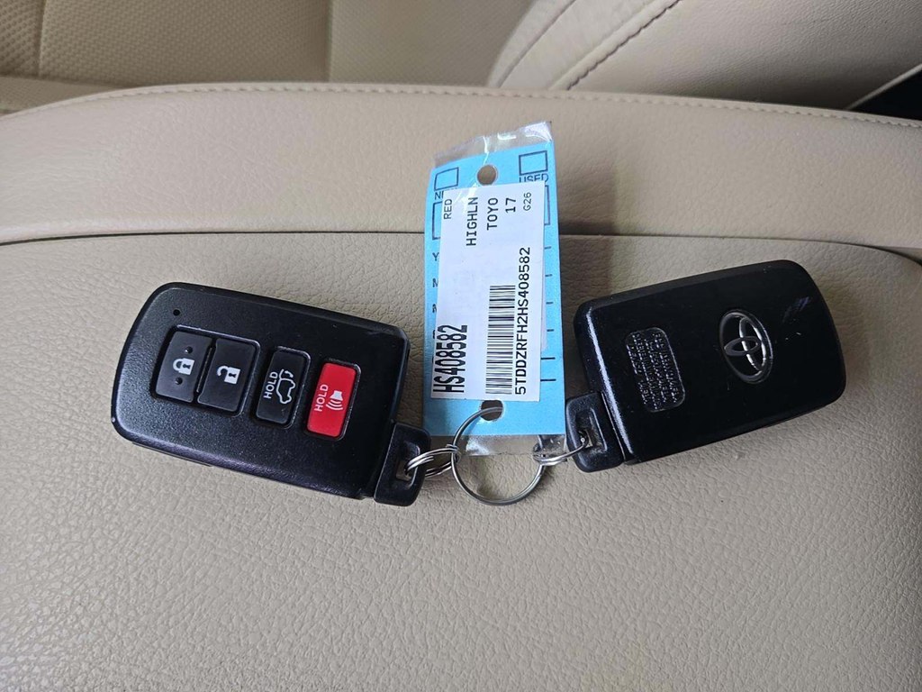 Photo 11 of this TOYOTA HIGHLANDER