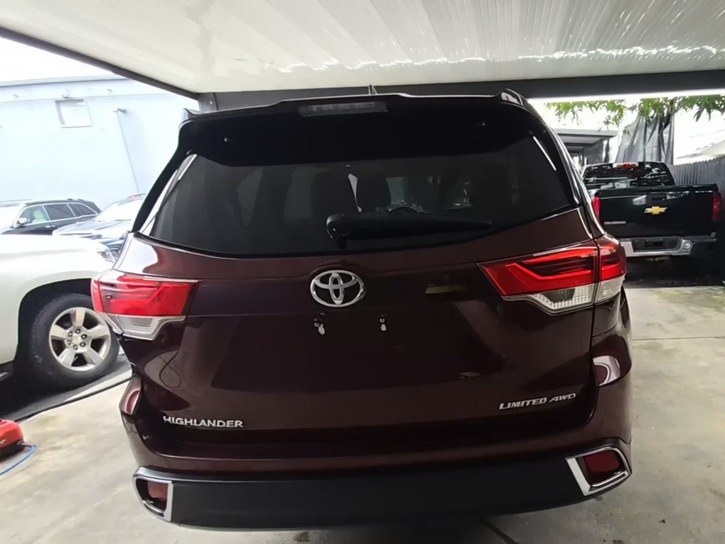Photo 2 of this TOYOTA HIGHLANDER