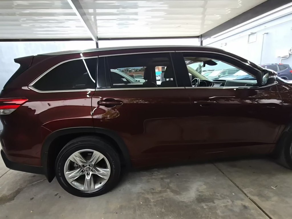 Photo 3 of this TOYOTA HIGHLANDER