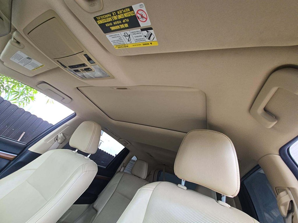 Photo 10 of this TOYOTA HIGHLANDER