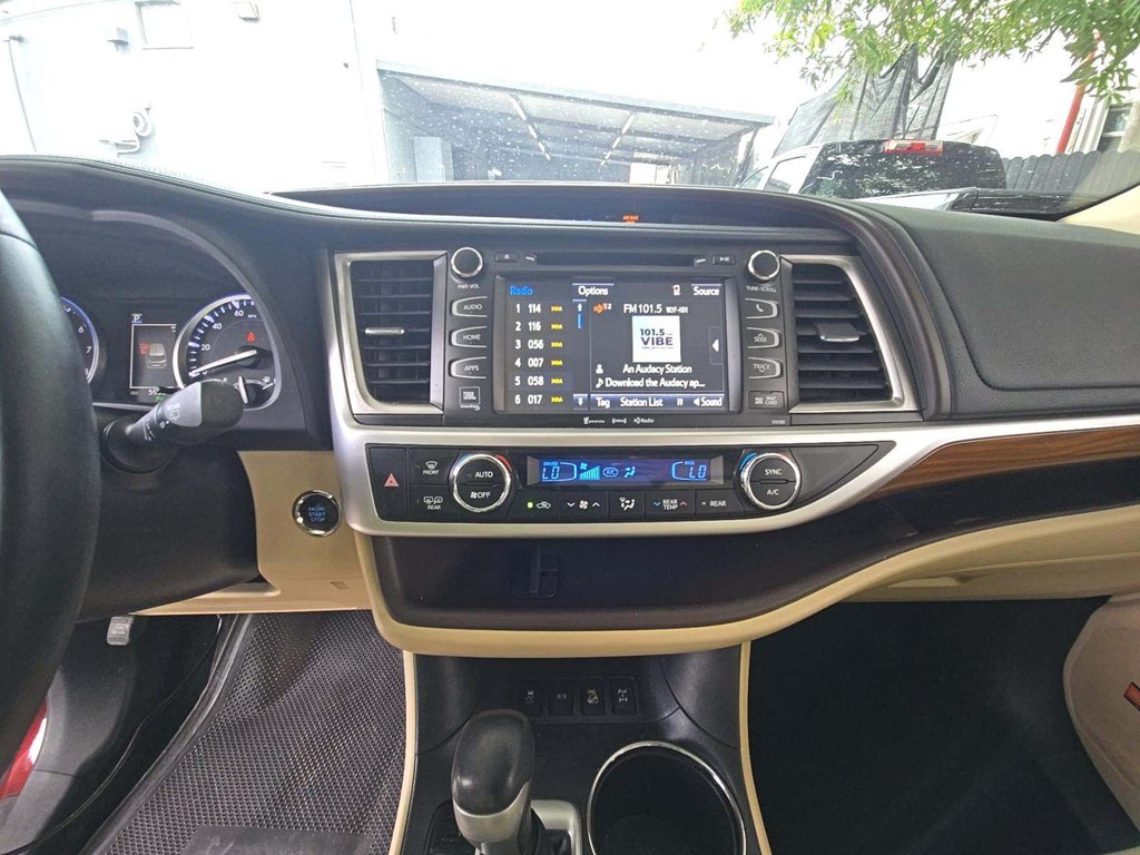 Photo 5 of this TOYOTA HIGHLANDER