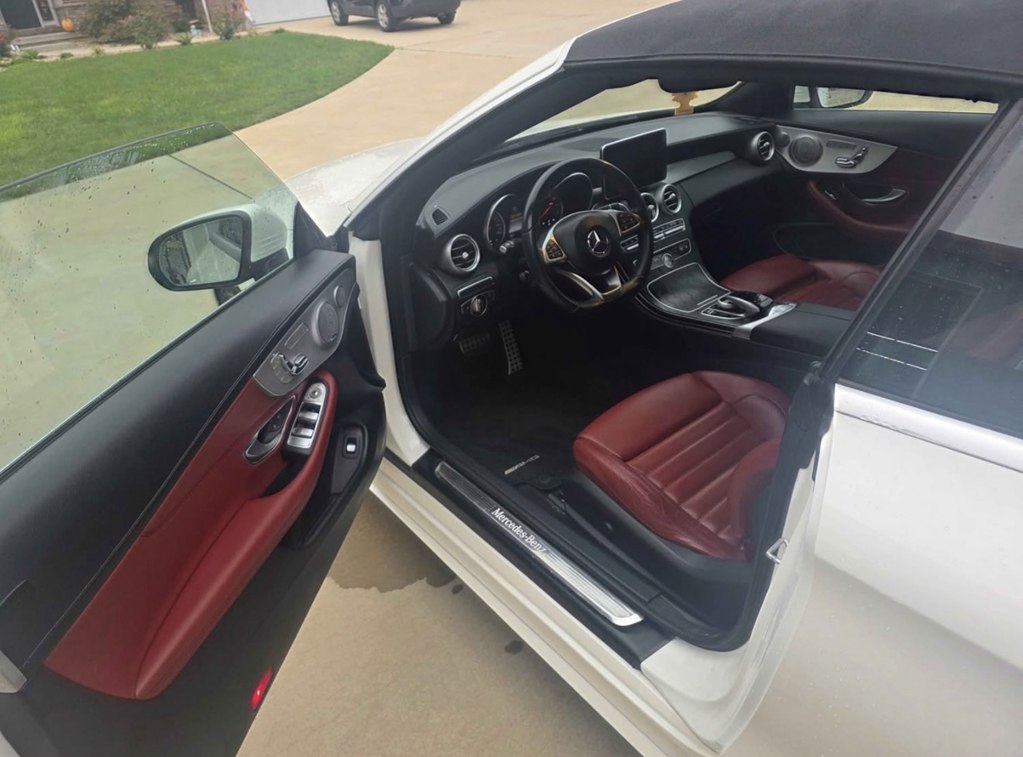 Photo 4 of this MERCEDES-BENZ C-CLASS