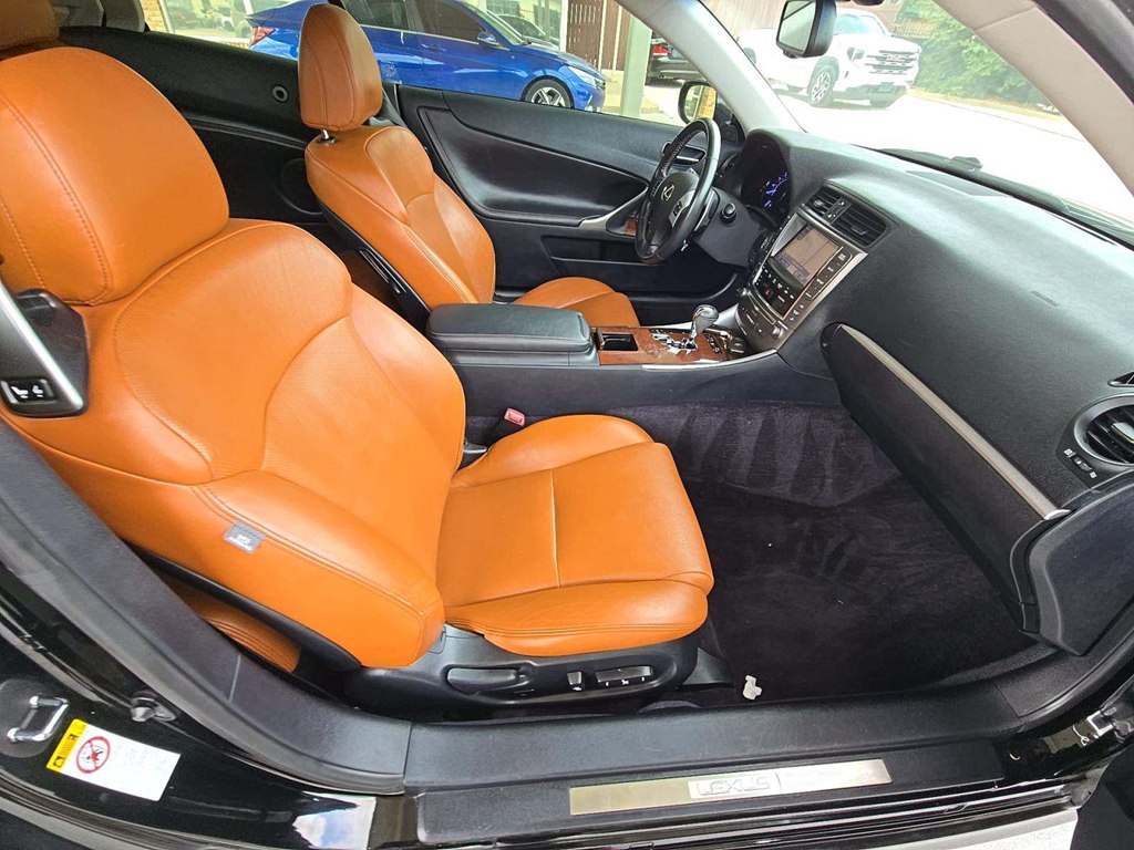 Photo 12 of this LEXUS IS 250C