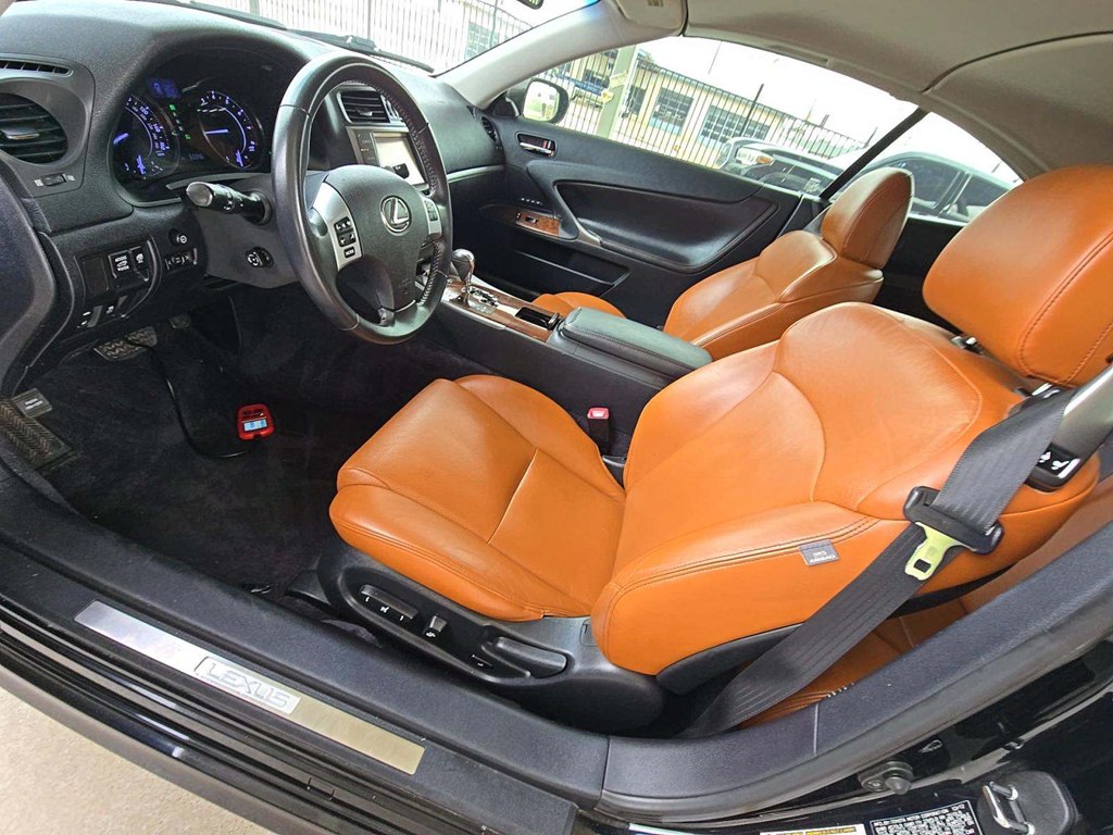 Photo 11 of this LEXUS IS 250C