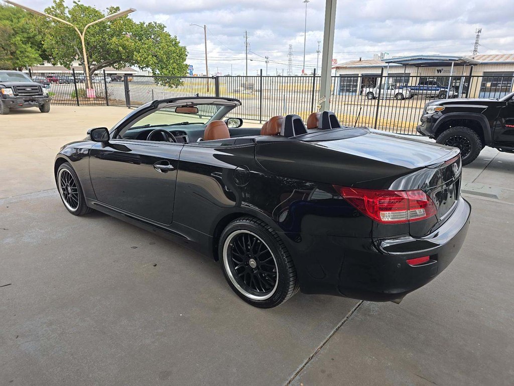 Photo 2 of this LEXUS IS 250C