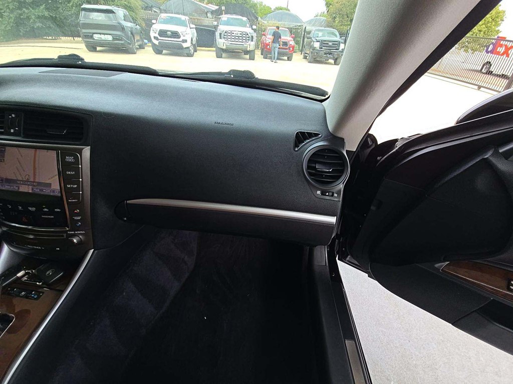 Photo 13 of this LEXUS IS 250C