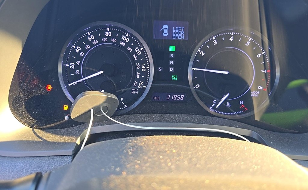 Photo 10 of this LEXUS IS 250C