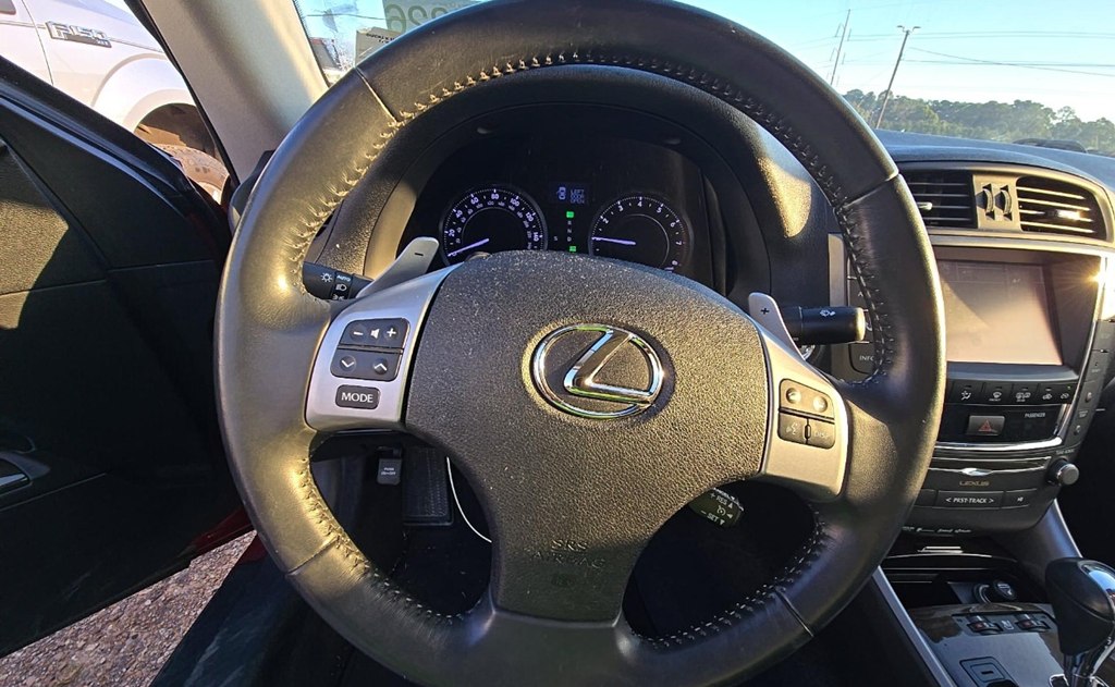 Photo 8 of this LEXUS IS 250C