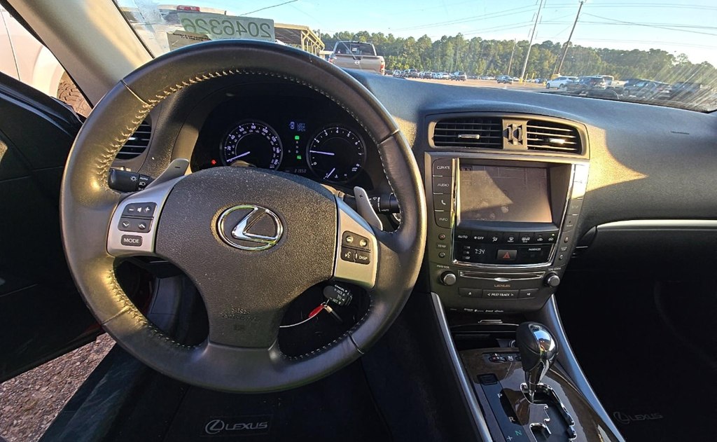 Photo 9 of this LEXUS IS 250C