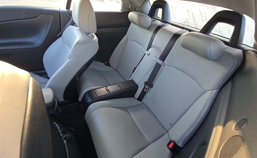 Photo 11 of this LEXUS IS 250C