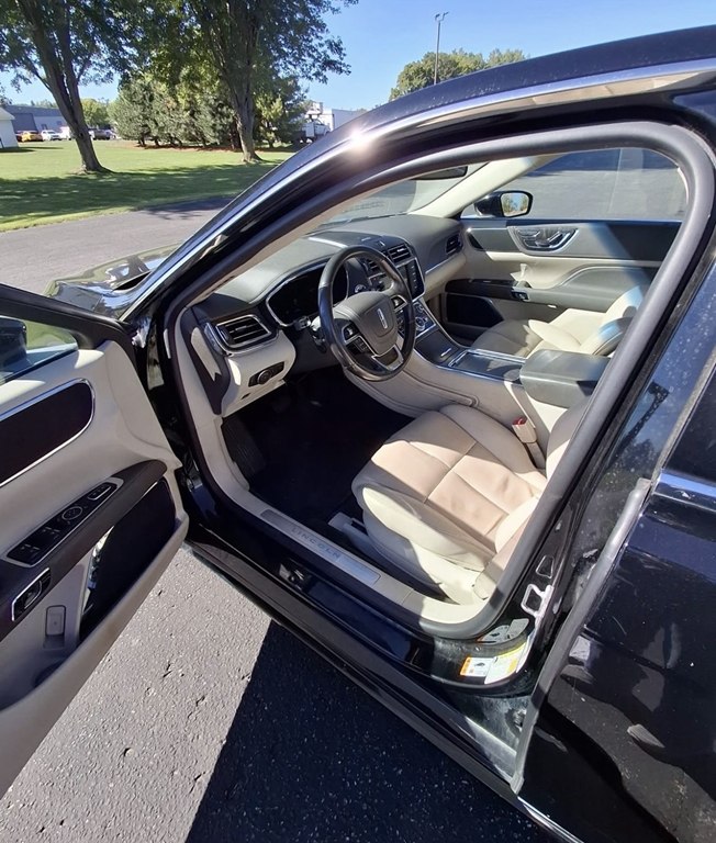 Photo 3 of this LINCOLN CONTINENTAL